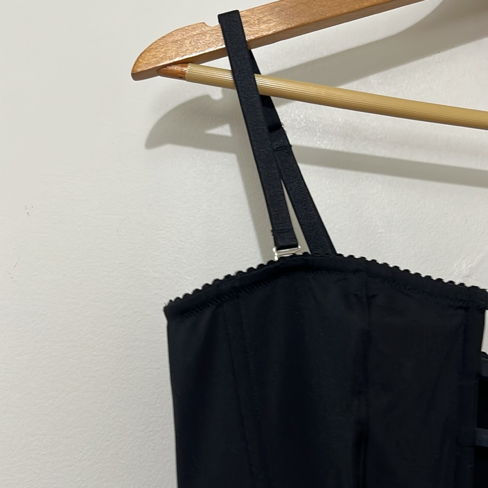 Victoria’s Secret Unlined Strapless - Picture 2 of 10